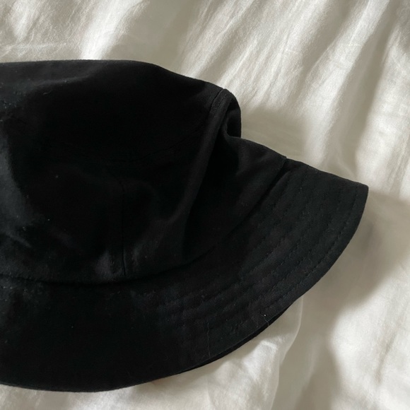 Black bucket hat - Picture 3 of 5